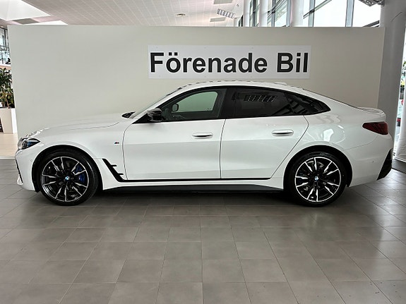 BMW i4 3 of 17