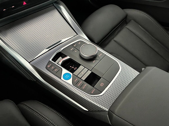 BMW i4 8 of 17