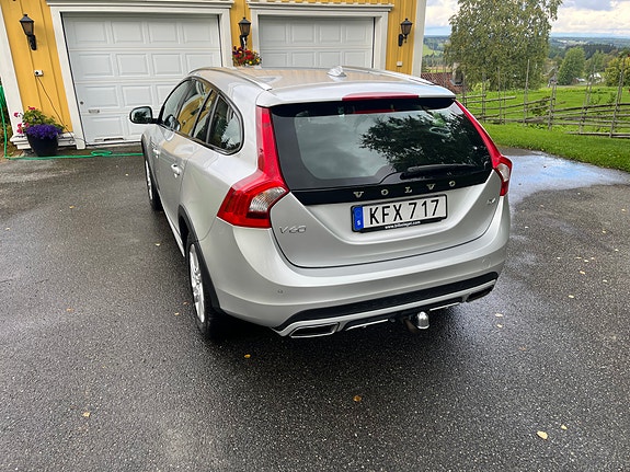 Volvo V60 Cross Country 4 of 7