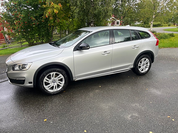 Volvo V60 Cross Country 3 of 7
