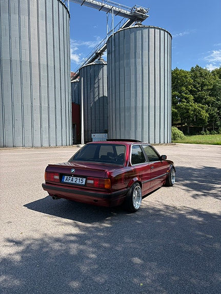 BMW 318i 6 of 9