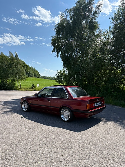 BMW 318i 5 of 9