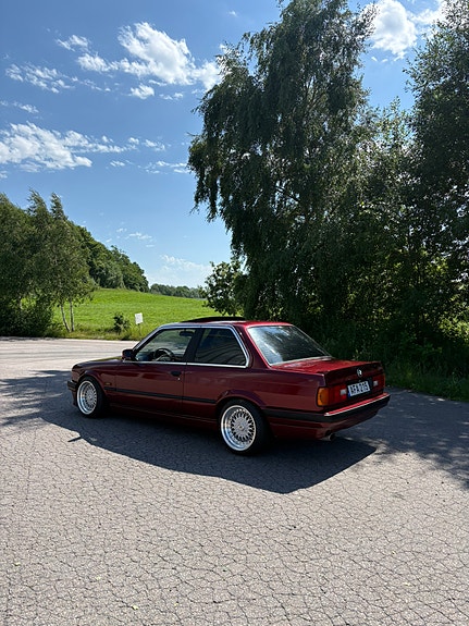 BMW 318i 3 of 9