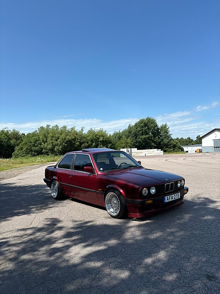 BMW 318i 2 of 9