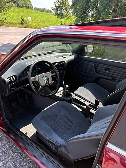 BMW 318i 9 of 9