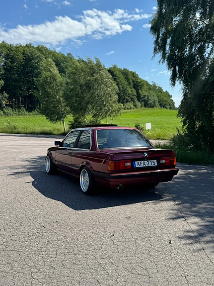 BMW 318i 8 of 9