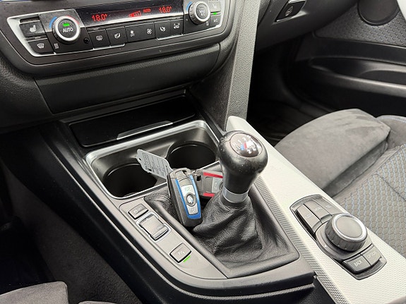 BMW 318d 14 of 16