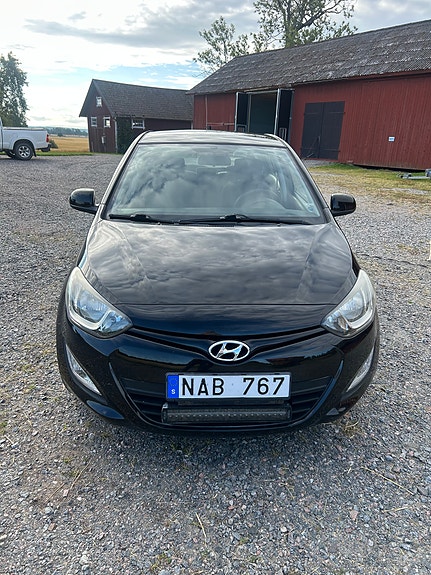 Hyundai i20 2 of 9