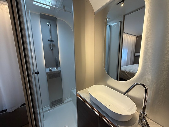 Adria Alpina 663 HT - Queenbed - Alde - Boggie - 16 of 21