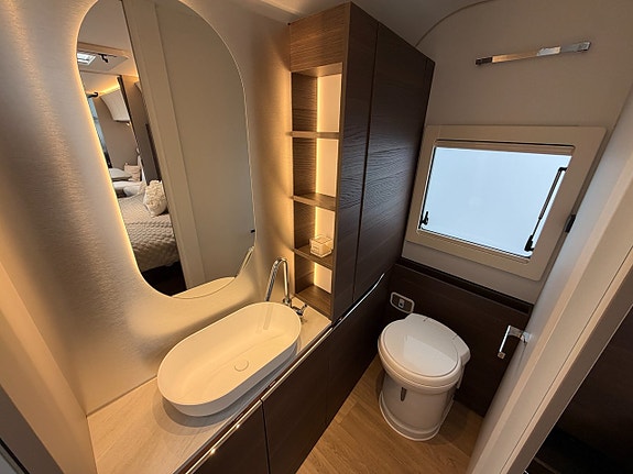 Adria Alpina 663 HT - Queenbed - Alde - Boggie - 15 of 21
