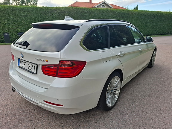 BMW 328i 3 of 8