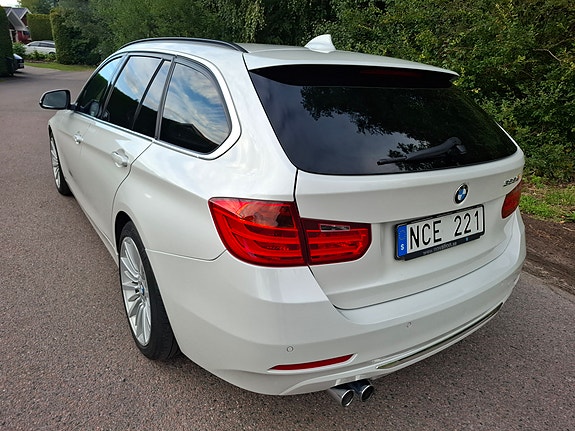 BMW 328i 4 of 8