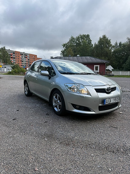 Toyota Auris 3 of 6