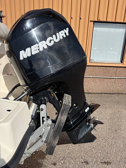 Uttern 5502 Mercury 100EFI 7 of 8