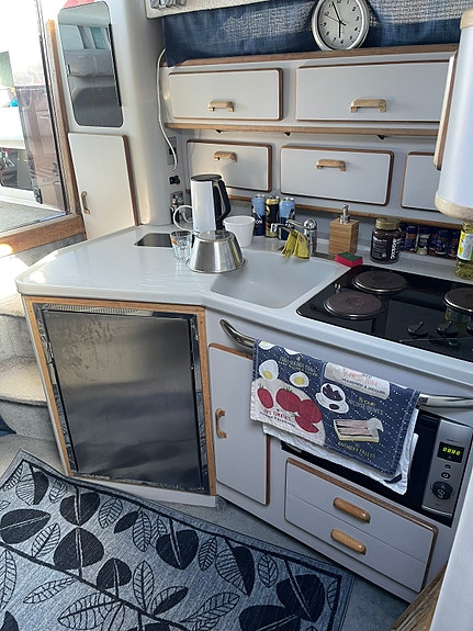 Sea Ray 350 Sundancer 5 of 7