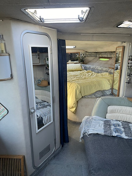 Sea Ray 350 Sundancer 2 of 7
