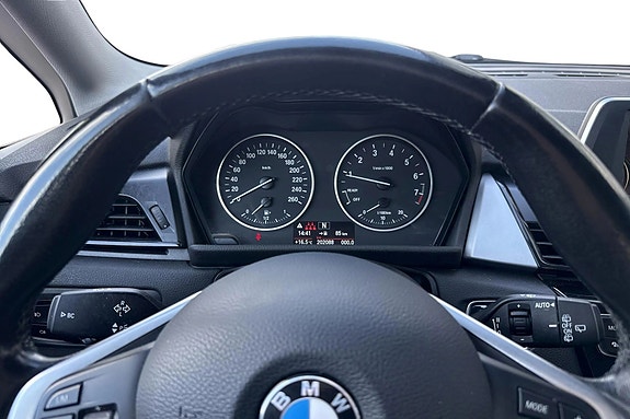 BMW 220i 12 of 13