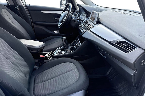 BMW 220i 6 of 13