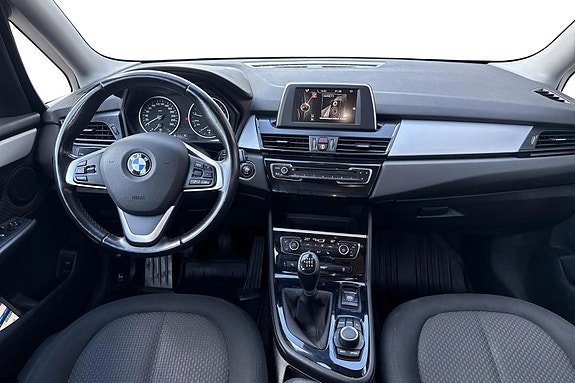 BMW 220i 5 of 13
