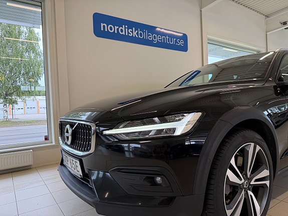 Volvo V60 Cross Country 5 of 21