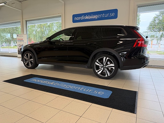 Volvo V60 Cross Country 3 of 21