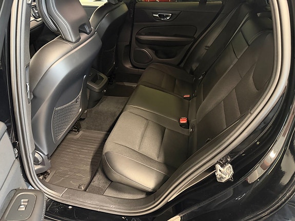 Volvo V60 Cross Country 11 of 21
