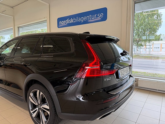 Volvo V60 Cross Country 6 of 21