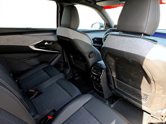 Peugeot e-5008 7 of 14
