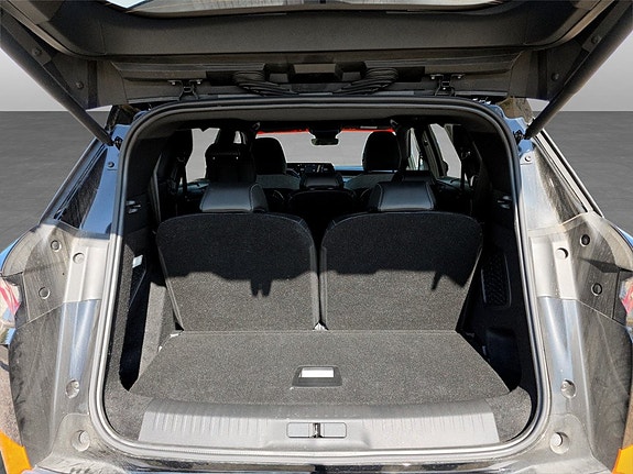 Peugeot e-5008 8 of 14