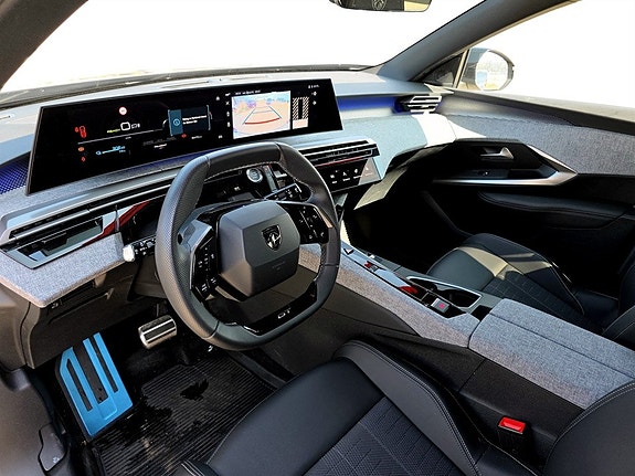 Peugeot e-5008 5 of 14