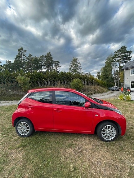 Toyota Aygo 2 of 5