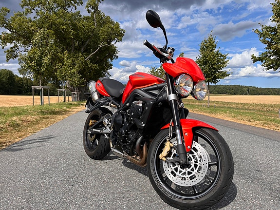 Triumph Street Triple R 2 of 5