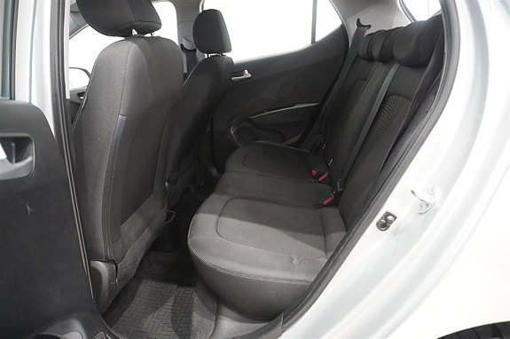 Hyundai i10 7 of 10