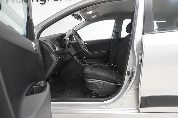 Hyundai i10 2 of 10