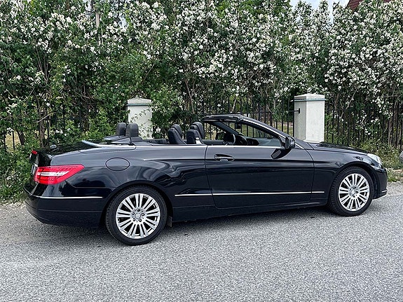 Mercedes-Benz E220 2 of 13