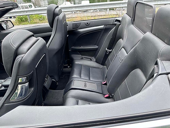 Mercedes-Benz E220 11 of 13