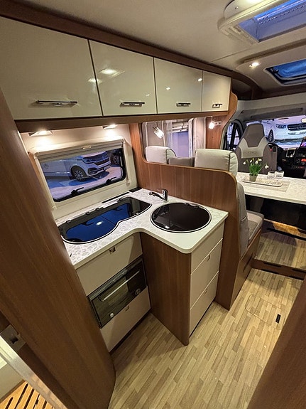 LMC Cruiser Sportline T 722 - Queenbed - Alde - Automat - 150hk - Nyservad - 18 of 19