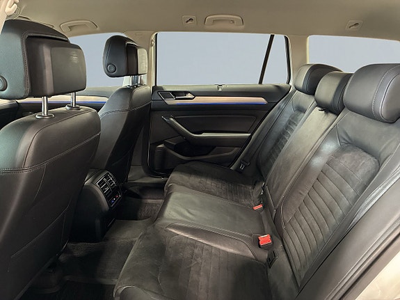 Volkswagen Passat 13 of 21