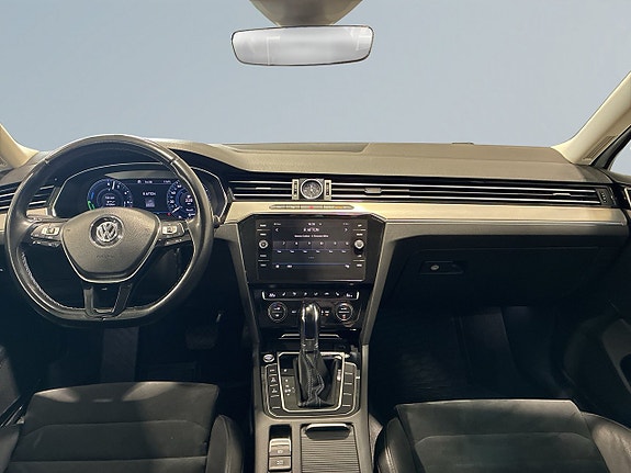 Volkswagen Passat 8 of 21