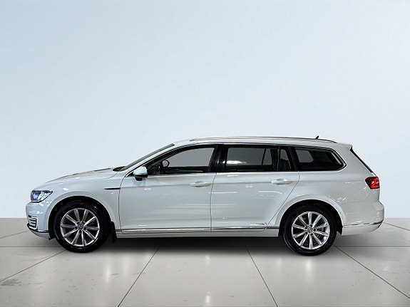 Volkswagen Passat 4 of 21