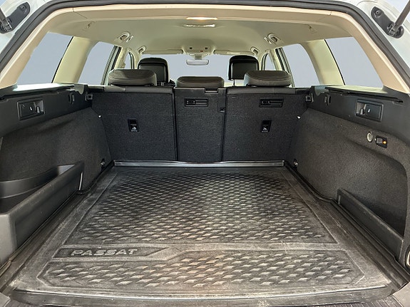 Volkswagen Passat 12 of 21
