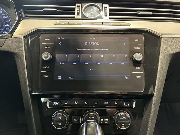 Volkswagen Passat 15 of 21