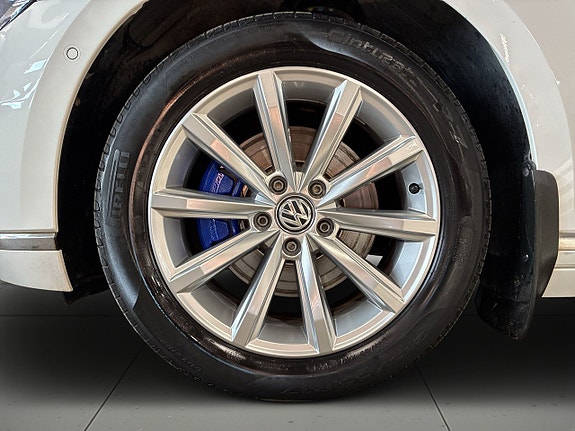 Volkswagen Passat 14 of 21