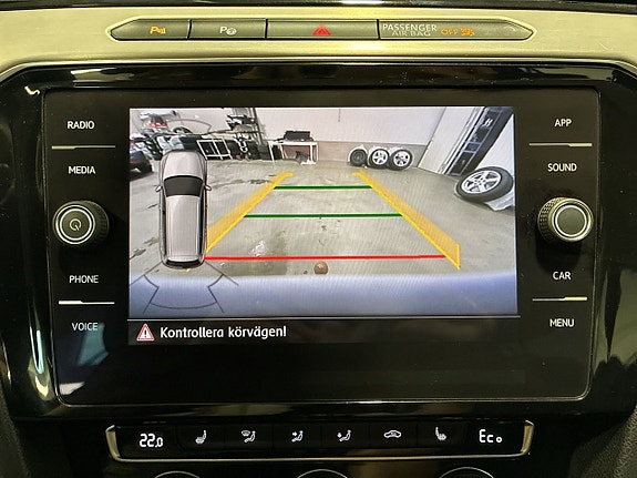 Volkswagen Passat 19 of 21