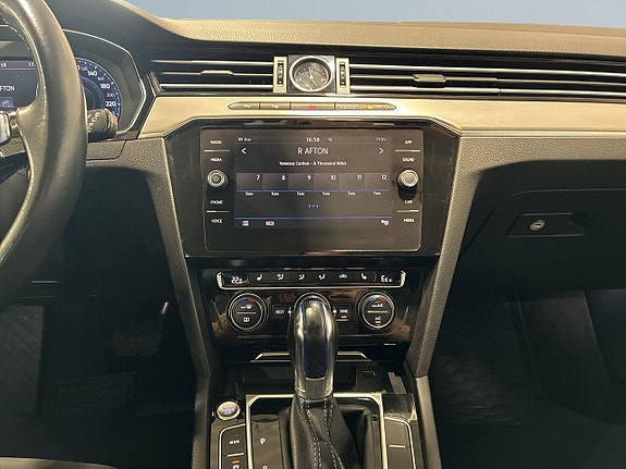 Volkswagen Passat 11 of 21