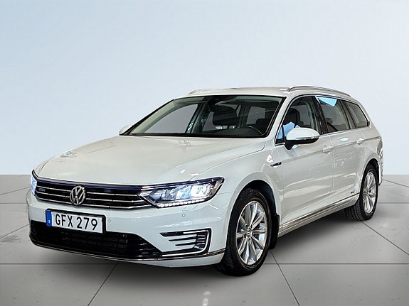 Volkswagen Passat 16 of 21