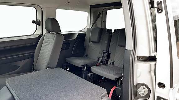 Volkswagen Caddy Maxi 12 of 12