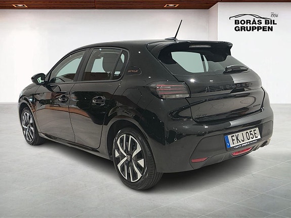 Peugeot 208 2 of 14