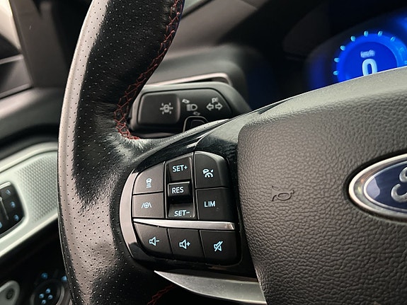 Ford Explorer 17 of 30