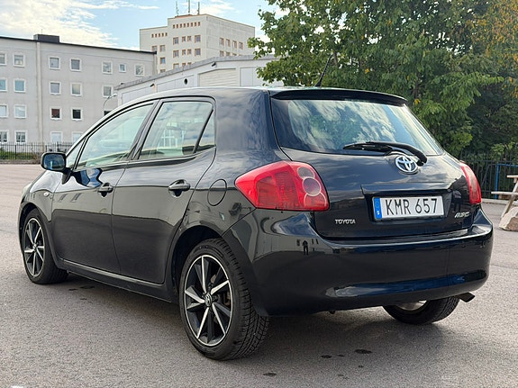Toyota Auris 4 of 16